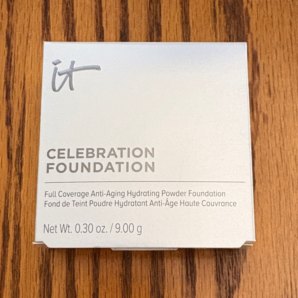 ‼️NIB‼️ IT Cosmetics Celebration Foundation - Hydrating Foundation